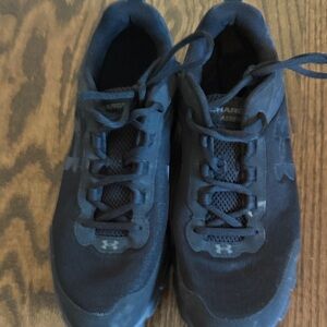 Under Armour Men's black Athletic Shoes like new size 12